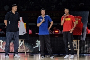 楊毅：大郅有阿聯(lián)身體素質(zhì)那可了不得 他和司機(jī)誰首發(fā)就不好說了