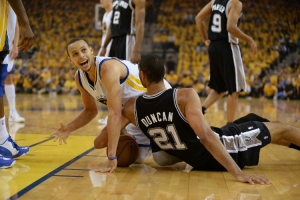 庫(kù)里進(jìn)NBA在馬刺會(huì)怎樣？楊毅：波波不喜歡頂投三分 可能打不出來(lái)