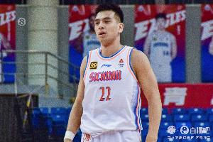 問題得到解決了？CBA官網(wǎng)更新了四川男籃新賽季的球員大名單