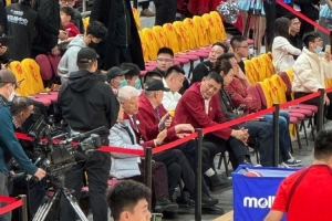 名人堂成員云集！蔣興權(quán)、鞏曉彬、王治郅、苗立杰等觀戰(zhàn)中韓大戰(zhàn)