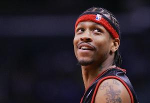 阿里納斯：艾弗森只是人氣高 從未被聯(lián)盟力推 他的代言就一個(gè)銳步