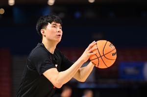 蘇群：防韓國隊(duì)的3分是重中之重 絕不能以為他們不準(zhǔn)或者體能下降