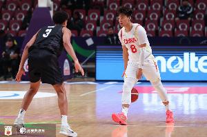 趙睿的傷情并不是特別嚴重 但中國男籃避免傷病加劇采取保護措施