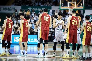 中國隊(duì)賽后兩小時(shí)未離開更衣室？媒體人：有什么用？趕緊回去休息