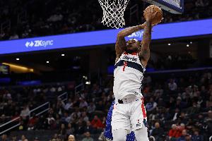 發(fā)揮你的特點(diǎn)！K·喬治反擊助飛惠特摩爾空接雙手暴扣！