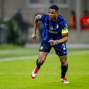 米體：鄧弗里斯腳踝恢復良好，希望對陣利物浦能進名單