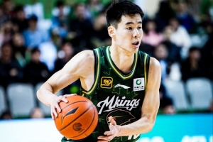 沖擊力真強(qiáng)！郭昊文半場(chǎng)4中2拿到12分2斷 罰球8中7