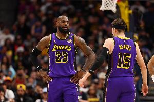 夸梅：40歲的喬丹還在跟隊(duì)友爭(zhēng)出手權(quán) 詹姆斯只能被落選秀帶著打