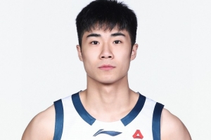 手感很一般！杜智博半場5中1僅拿4分1助 正負(fù)值-21暫時(shí)最低