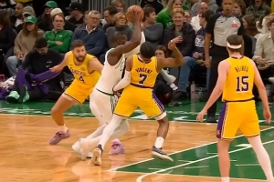 沒冤枉！布朗對文森特進攻犯規(guī) 馬祖拉挑戰(zhàn)失敗