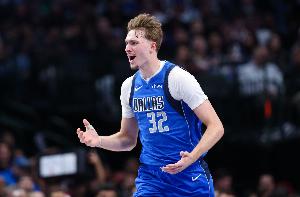 曾令旭：弗拉格已經(jīng)適應(yīng)得差不多了 獨行俠真就只等歐文了