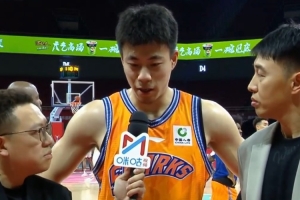 張鎮(zhèn)麟談上海隊首秀：和新隊友磨合還不錯 懷特塞德賽前發(fā)表演講