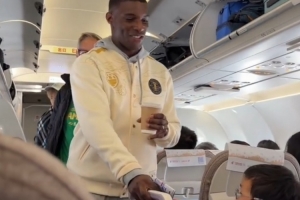 京媒：國安全隊從上海乘機返回北京，很多球迷特意更改行程