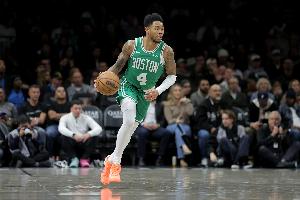 Ary：綠軍愿意交易安芬尼·西蒙斯和豪澤 但不愿意送出未來選秀權(quán)