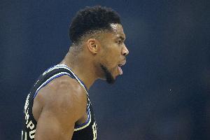 Stein：雄鹿強(qiáng)調(diào)不會(huì)賣字母哥 但其他球隊(duì)根本不管