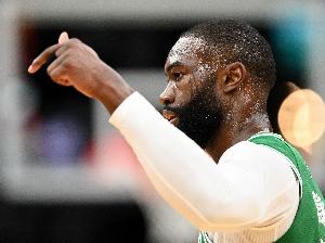 ??杰倫·布朗：在新時代你想當(dāng)MVP就得出賣靈魂 就得會假摔