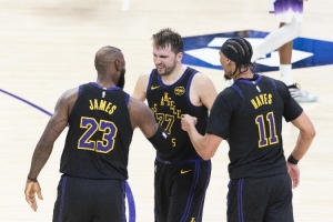 楊毅：湖人現(xiàn)在沒有核心籌碼 東契奇未來10年不能動&老詹最后一季