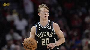 損兵折將！雄鹿今日對(duì)陣綠軍 AJ·格林因肩部傷勢(shì)將缺陣