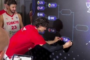 跟申京學(xué)壞了！奧斯曼賽后也想把土耳其貼到?jīng)Q賽對陣?yán)锶? >
                                        </div>
                                    </div>
                                                                        <div   id=