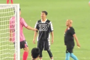 趙四當(dāng)裁判老被欺負(fù)??這是聯(lián)賽嘛這不妥妥的過年了嘛~