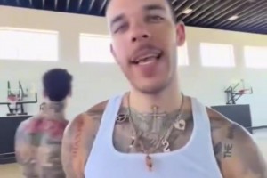 這幾個(gè)花臂會(huì)打球嗎？球家兄弟此前在球館的投籃訓(xùn)練！