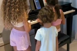 C羅女兒們竟然有點音樂天賦，以后不會要一門出三音樂天驕吧??