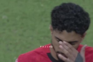 傷退！馬爾穆什在對(duì)陣布基納法索時(shí)膝蓋受傷瞬間！