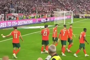 隊長！隊友進(jìn)球后在主隊球迷區(qū)慶祝，C羅致歉+招呼隊友離開