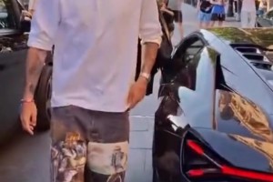 索博斯洛伊駕超跑出街，不得不說這車和人一樣帥