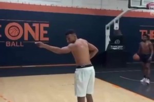 神龜附體??！姆巴佩打籃球1v1，三分神射法蘭西最鋒利的劍