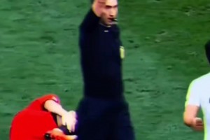 泰山最大克星??！麥麥提江執(zhí)法泰山3勝2平6負(fù)并有3張直紅