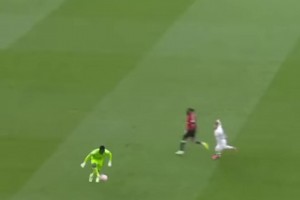 能力還是有！奧納納出擊中場長傳成功找到隊友！