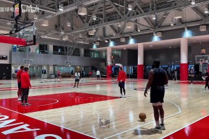 學(xué)生們：爽了！杰倫布朗隔扣副校長引全場歡呼！