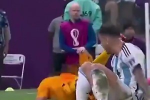 帕雷德斯：我世界杯爆射荷蘭替補(bǔ)就是故意的，可惜沒(méi)踢中！