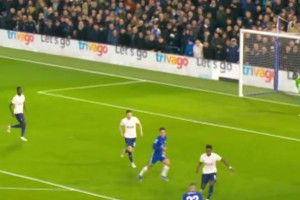 門將望球興嘆！齊耶赫為切爾西攻入的這粒完美死角進(jìn)球！