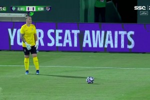 這也行？??沙特女足聯(lián)賽驚現(xiàn)超級超級爆笑進球