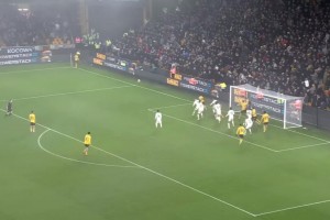 國外球迷制作視頻痛批奧納納：他的低級(jí)失誤讓曼聯(lián)輸?shù)艉芏啾荣? >
                                        </div>
                                    </div>
                                                                        <div   id=