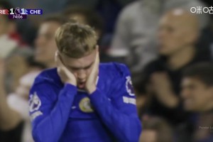 太可惜了！內(nèi)托右路高速爆破妙傳，帕爾默推射太正被凱萊赫沒(méi)收！