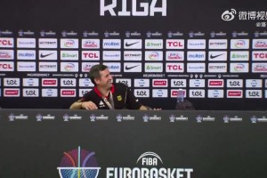 德國奪冠，剛好也是施羅德生日！賽后發(fā)布會被隊友們澆水慶生！