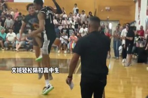 文班輕松隔扣高中生！2米2+的人還有這么強的爆發(fā)力又不失靈活性