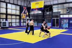 不跳一直轉(zhuǎn)！ 理性分析：這球連續(xù)虛晃是否有走步？