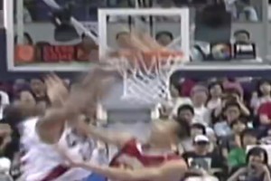 暴力魔獸?。】纯?2歲霍華德在國家隊是怎么打球的，天賦都溢出了