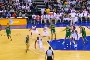 巔峰韋德有多炸？一記空接風車暴扣，讓美國隊替補席集體起立！