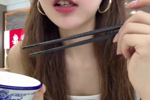 看著就很香啊??煉煉曬vlog：00后體育主持人回渝干飯記~