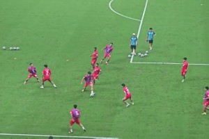 現(xiàn)場國安球迷：中場休息看看人家的替補(bǔ)訓(xùn)練，再看看自己的