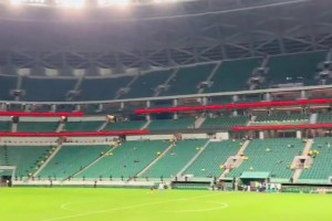 國安博主埃萊夫賽感嘆：比賽中空空如也的工體近三年首次出現(xiàn)倒戈