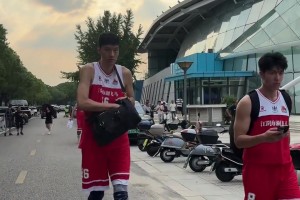 巨人！宜興市民偶遇“籃球蘇超”最高球員2米25朱傳宇！