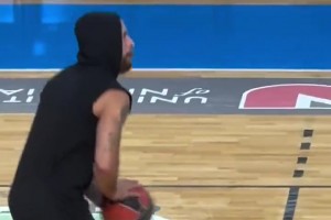 NBA落選秀邁克-詹姆斯半場投籃連續(xù)命中，這力量也太猛了吧！