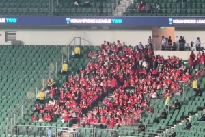 亞冠二級沒人看?。】纯垂んw現(xiàn)場的上座率。。