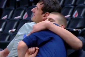 名場面：約基奇遇到大博班秒變“小鳥依人”，“嬌妻”約老師！